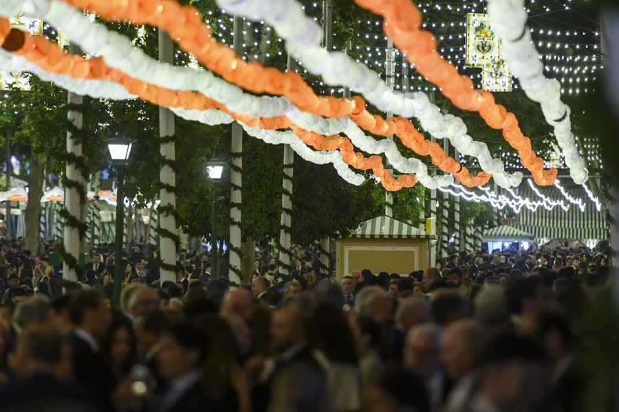 La Feria de Abril de Sevilla, la de la vuelta a la fiesta de una semana de duración ya está en marcha oficialmente,