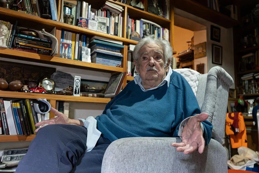 Vista del expresidente de Uruguay Pepe Mujica, durante una entrevista con EFE en 2024. EFE/Sofía Torres