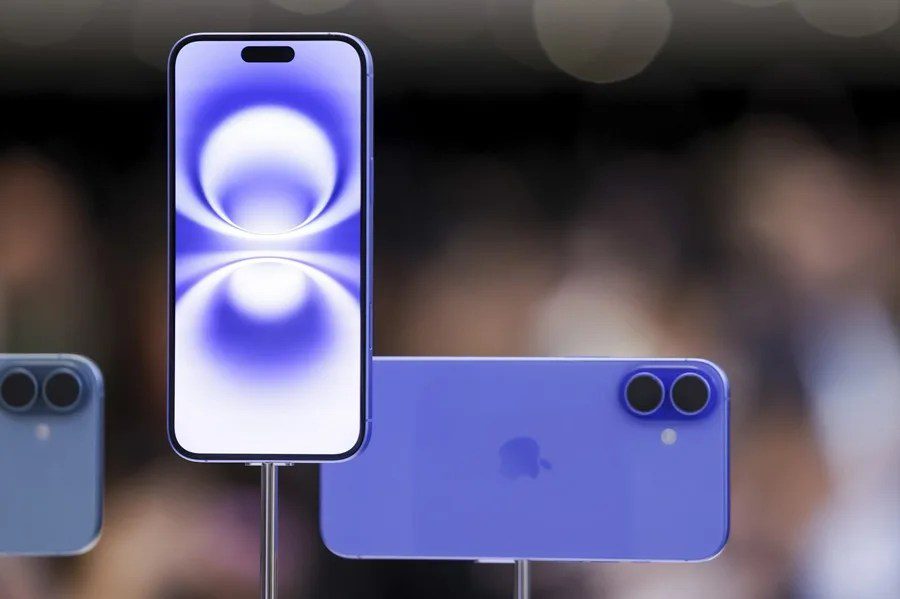 Trump amenaza a Apple con un arancel de 25 % para el iPhone si no fabrica en EE.UU.