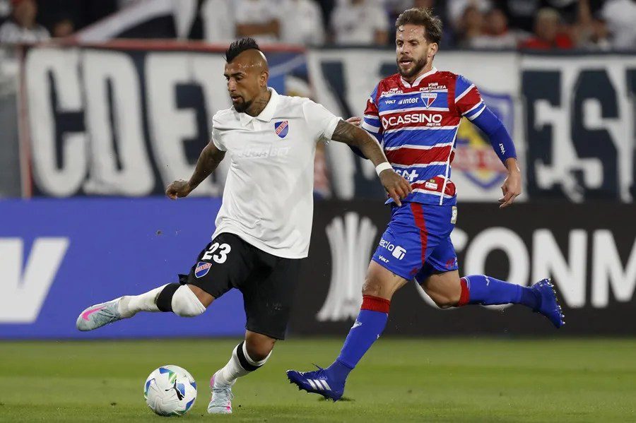 Conmebol da triunfo a Fortaleza y sanciona a Colo Colo