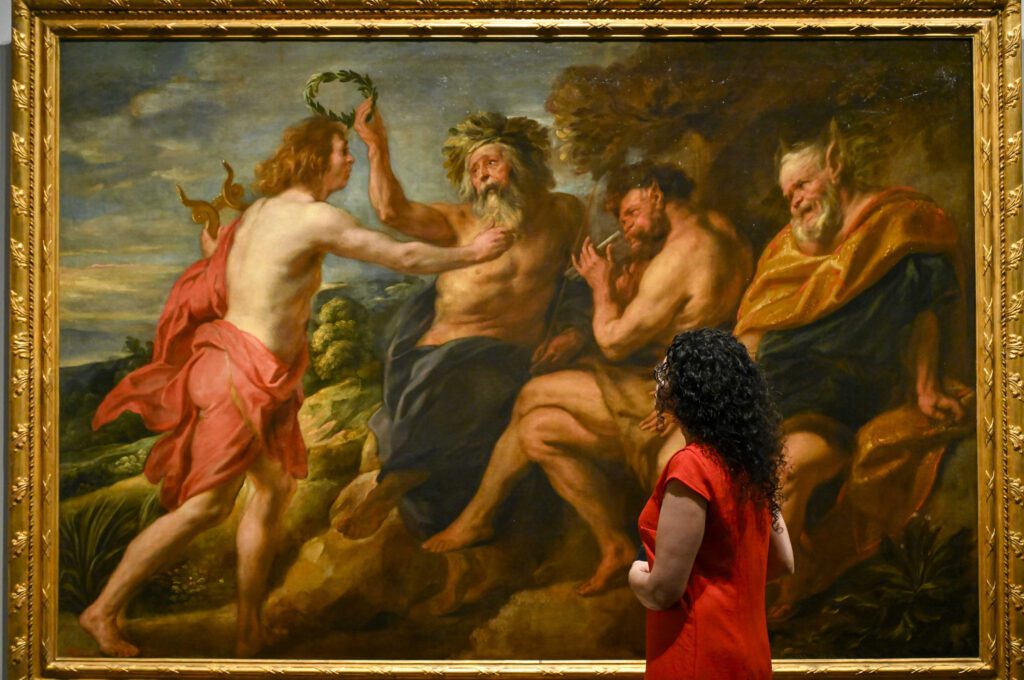 Una mujer observa una de las obras de Rubens expuesta en CaixaForum Barcelona. © Fundación