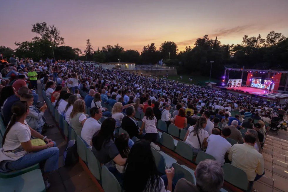 Imagen de archivo de más de 5.000 personas viendo Eurovision. EFE/ Raúl Caro