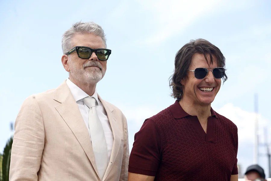 El director Christopher McQuarrie (i) y el actor Tom Cruise, en el Festival de Cannes.