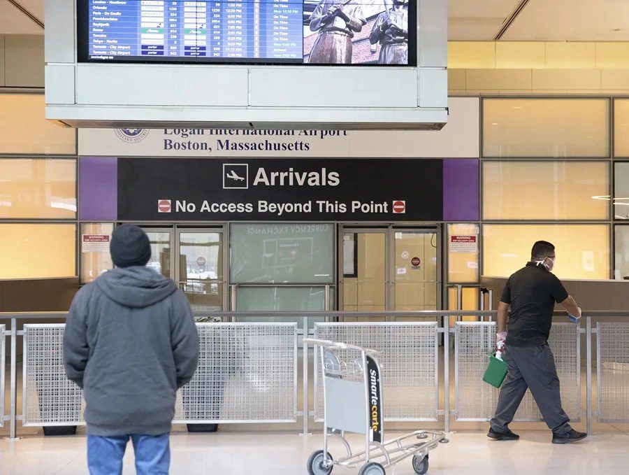 ¿Quiénes se ven afectados por las restricciones de viaje de Trump a 19 países?