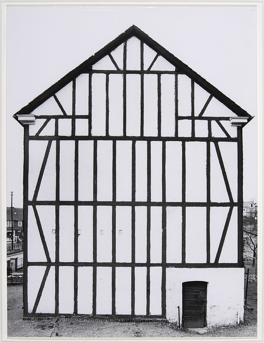 Bernd & Hilla Becher. Fachwerk. Rensdorfstrabe 5, Salchendorf, 1959. Cortesía del Museo Helga de Alvear, Cáceres
