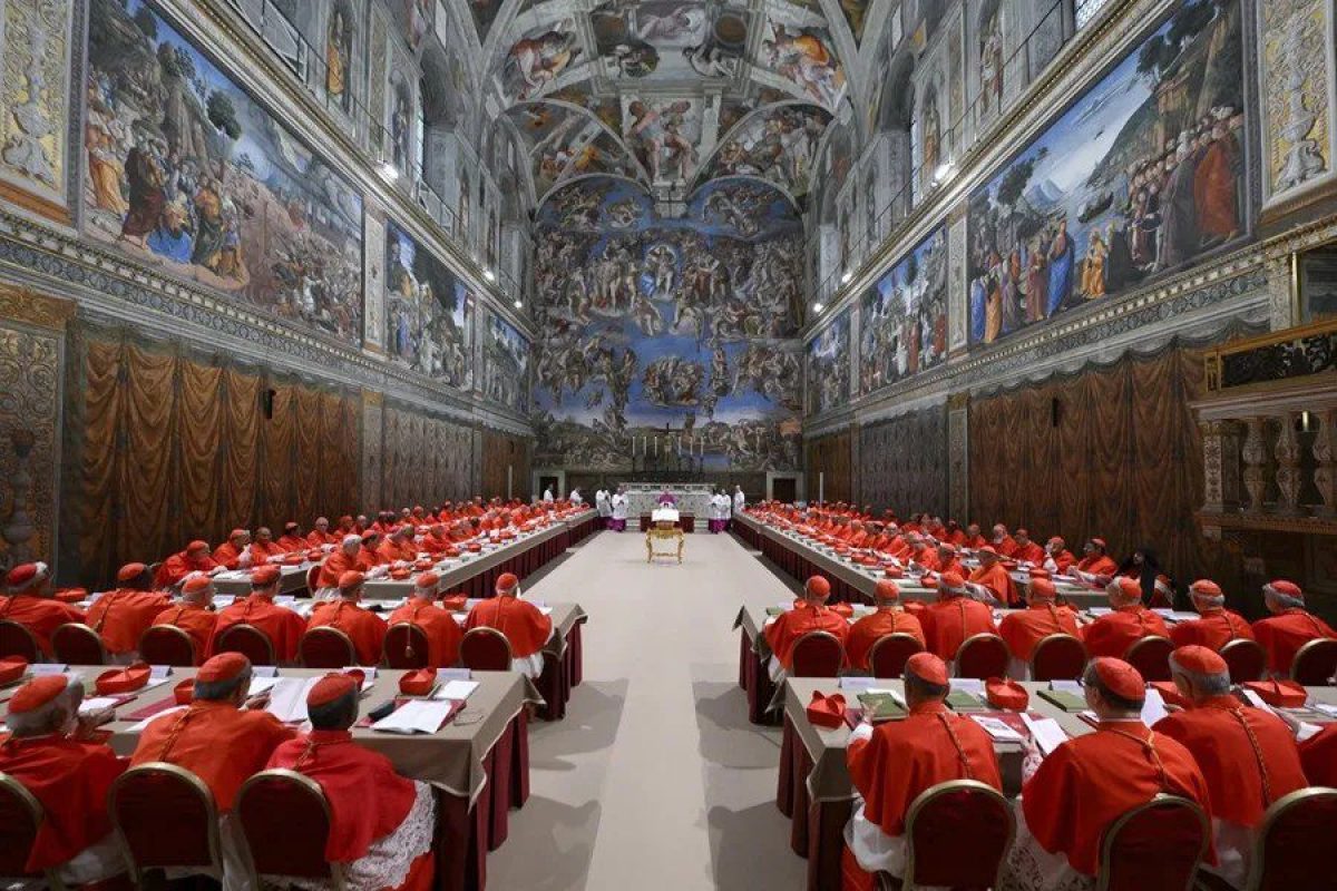 CONCLAVE-DETALLES-CAPILLA-1.webp