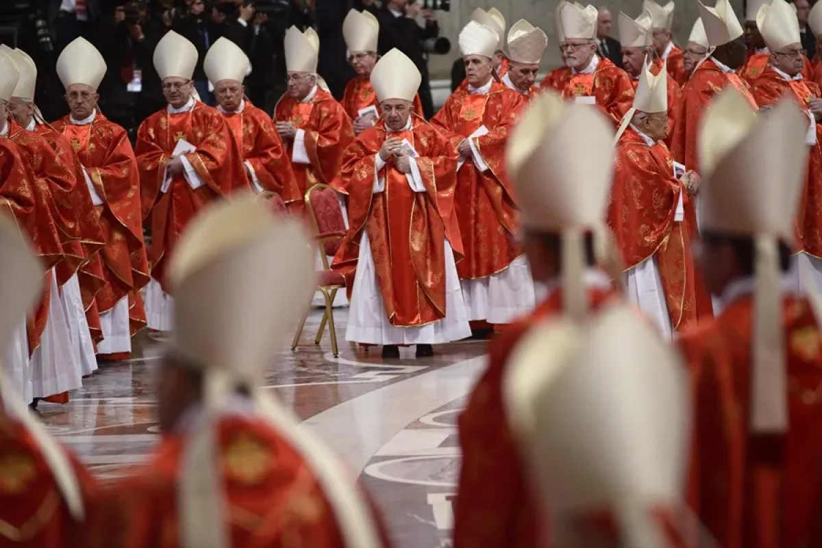 CONCLAVE-MISA.webp