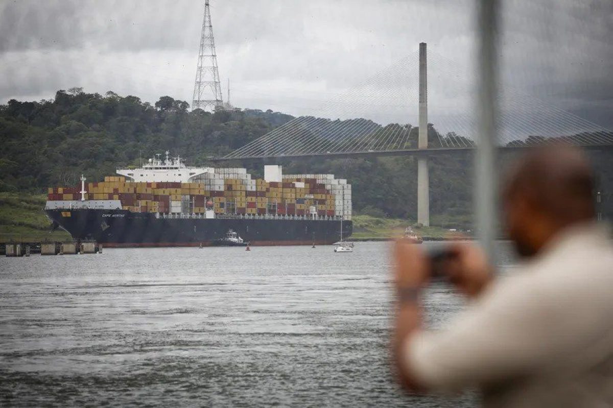 Canal_de_Panama_transito.webp