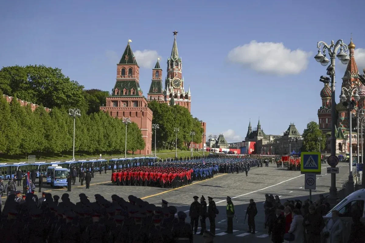 DESFILE-VICTORIA-MOSCU.webp