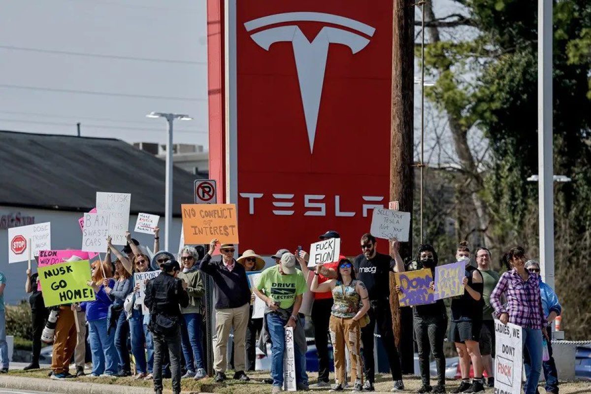 ELX01-USA-GEORGIA-TESLA-PROTEST.webp