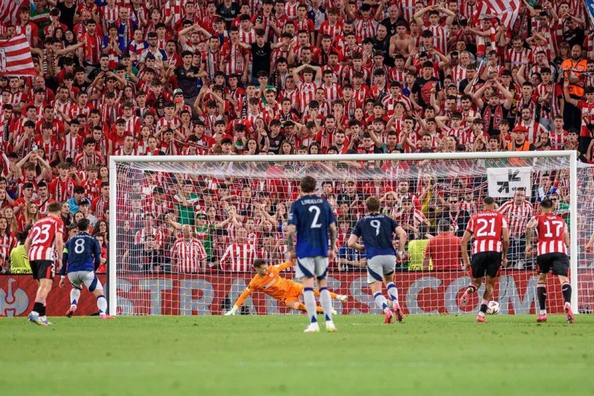 MANCHESTER-PENALTI-FERNANDES.webp