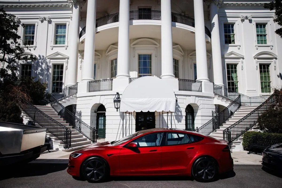 Trump-Tesla2.webp