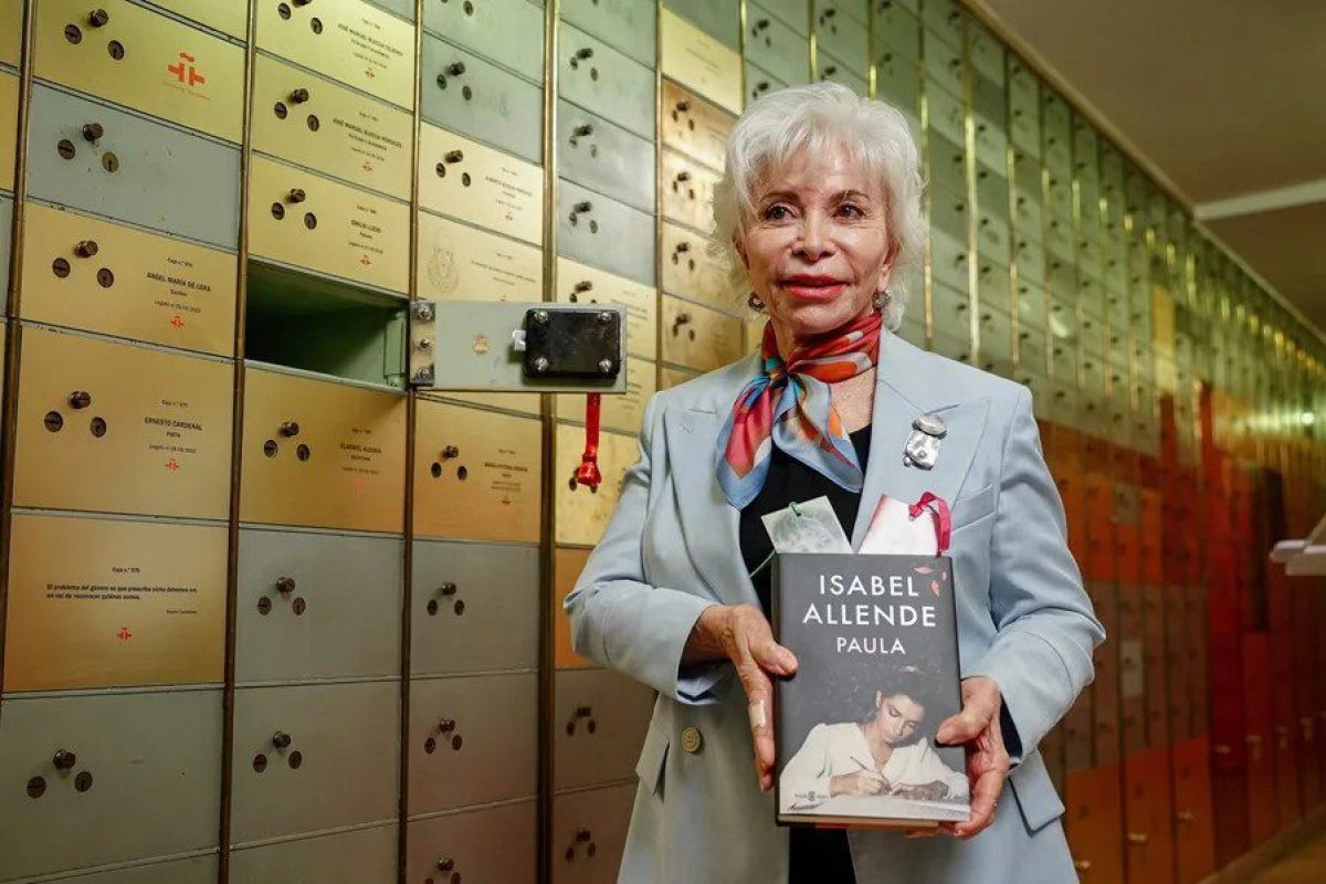 isabel-allende-caja-de-las-letras-1.webp