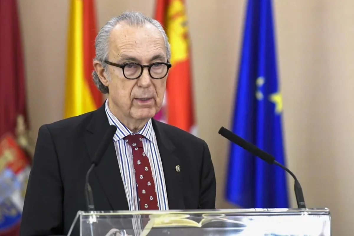 luis-alberto-de-cuenca-premio-reina-sofia-poesia-iberoamericana-1.webp